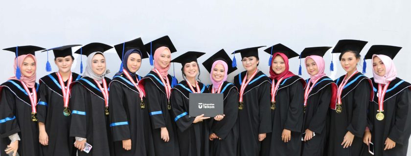 Galeri Wisudawan Telkom University