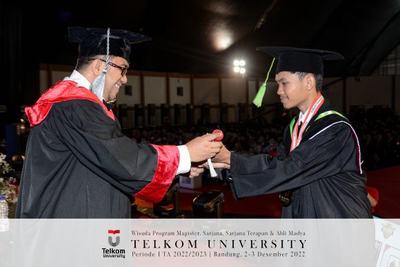 WISUDA TELKOM UNIVERSITY 031222_FIT_D4 TEKNOLOGI REKAYASA MULTIMEDIA